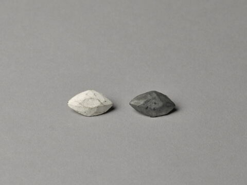 Ensemble de 128 moulages en plâtre des diamants de la Couronne