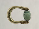 bague à chaton mobile ; bague en anneau renflé ; bague à axe à extrémités enroulées ; scarabée, image 2/2