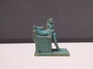 figurine d'Isis allaitant  ; amulette, image 2/4