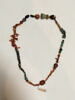 collier ; pendentif ; perle en olive à facettes ; amulette ; amulette ; perle fusiforme ; perle en pastille ovale dentelée ; scarabée, image 1/2