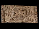 décor architectural  ; panneau de meuble  ; deux fragments recollés, image 1/5