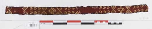 bande décorative d'habillement ; fragment, image 1/2