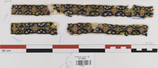bande décorative d'habillement ; fragment, image 1/2