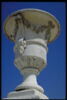 Vase orné de guirlandes de fleurs, image 14/15
