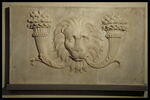 Panneau décoré d'un mufle de lion encadré par deux cornes d'abondance, image 2/3