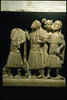 Groupe de personnages en costume civil (scène de réconciliation ?), image 3/5