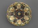 Coupe ronde : six mascarons et fleurs, image 1/4