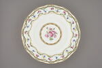 Assiette à potage à bords festonnés
Manufacture de Sèvres, image 1/2