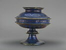 Grande coupe à pied, moulurée, bleue à décor lustré, image 2/2