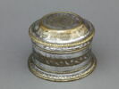 Boîte de toilette ronde (d'une paire voir OA 9939 a), image 1/4