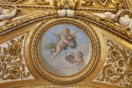 Plafond : Salle des Antonins - Les Génies des Eaux (deux Amours dont l'un verse de l'eau dans un récipient), sur la voûte côté ouest, au nord., image 4/6