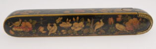 Plumier à décor floral dédié à Amin Sultan, image 11/20