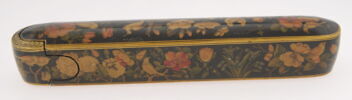 Plumier à décor floral dédié à Amin Sultan, image 12/20