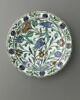 Plat au bouquet de tulipes bleues et roses rouges enlacées, image 1/4