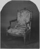 Fragments anciens et modernes de la garniture des fauteuils de la chambre de Marie-Antoinette à Saint-Cloud : soie à fleurs et fougères, image 1/3